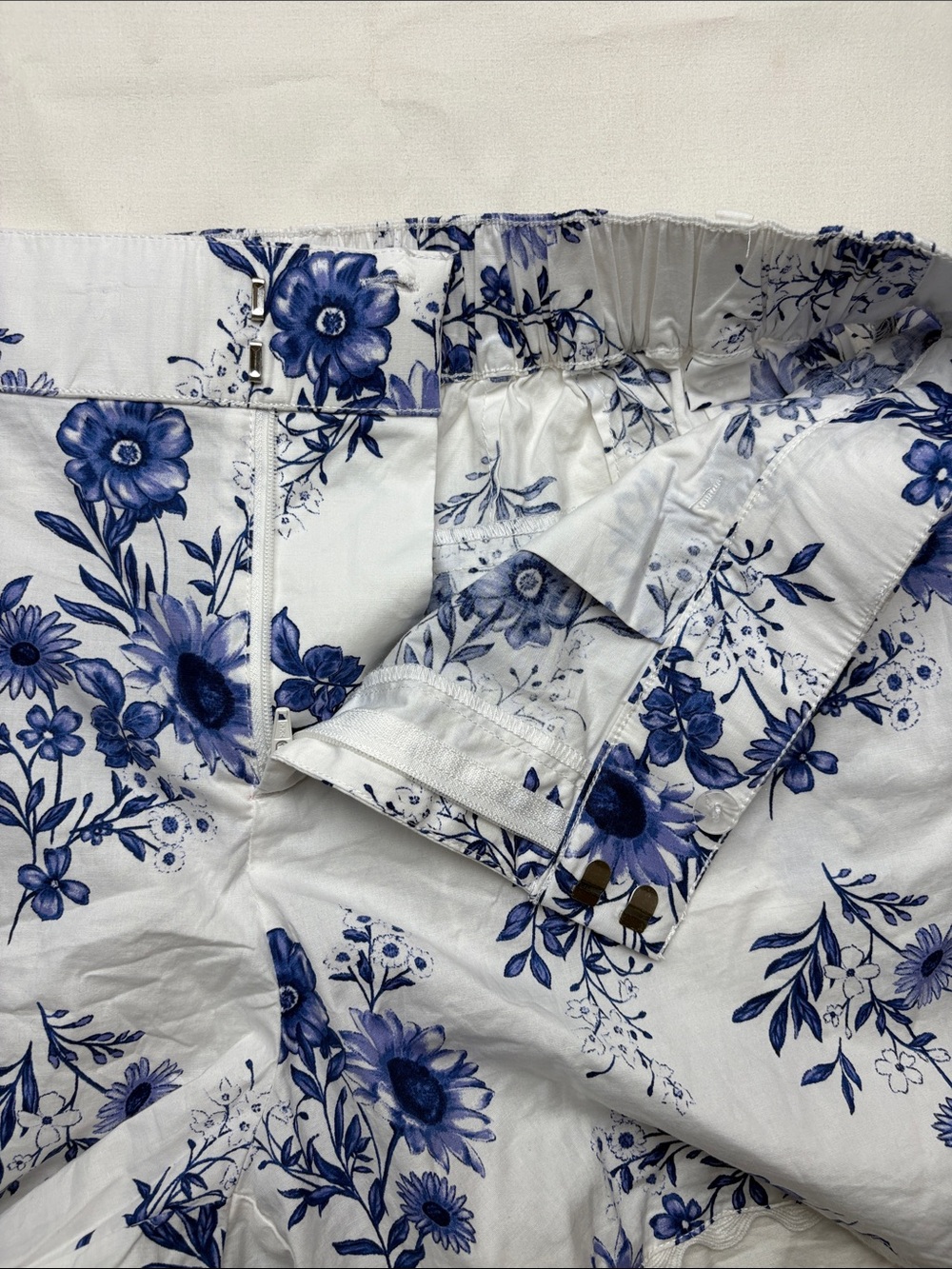Torrid size 12 belle isle White Floral Scallop-Hem Women's Shorts Blue Print - Picture 8 of 11